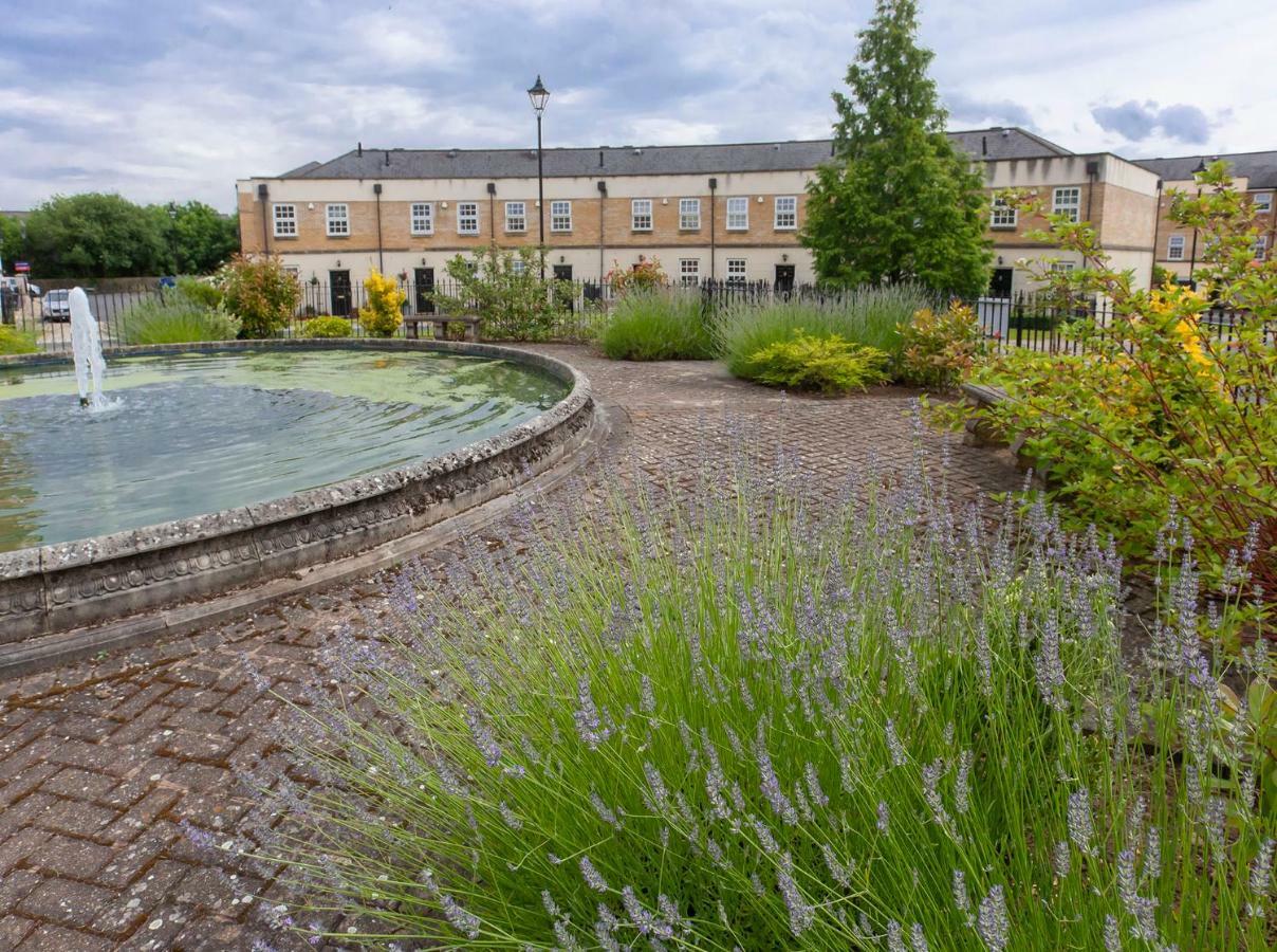 Thomas, Off Leeman Road, Sleeps 9 Villa York Bagian luar foto