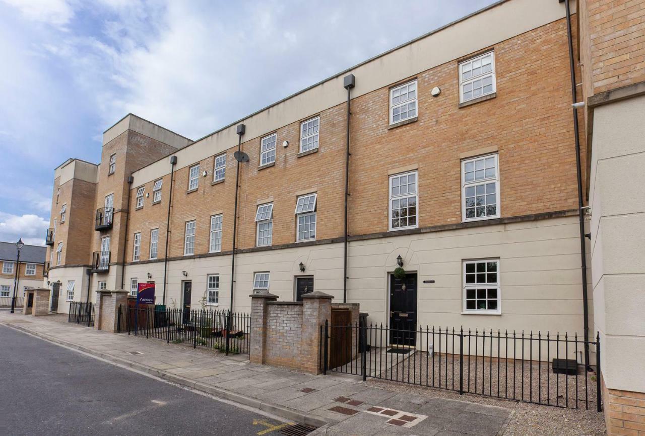 Thomas, Off Leeman Road, Sleeps 9 Villa York Bagian luar foto