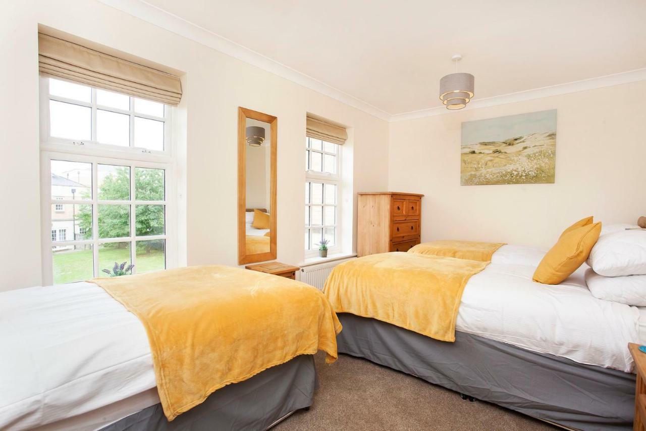 Thomas, Off Leeman Road, Sleeps 9 Villa York Bagian luar foto