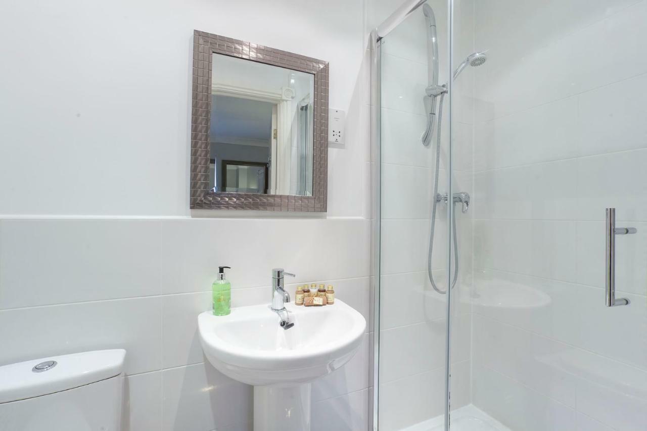 Thomas, Off Leeman Road, Sleeps 9 Villa York Bagian luar foto