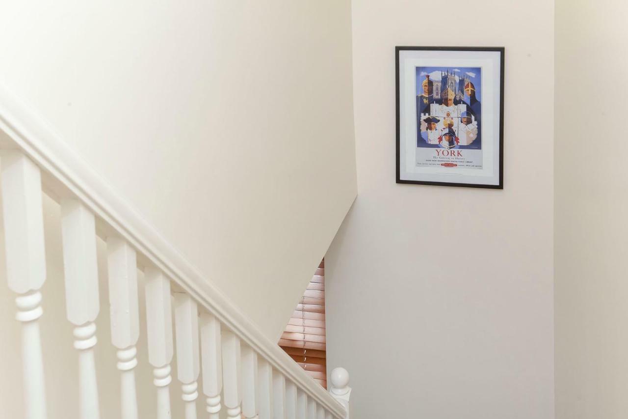 Thomas, Off Leeman Road, Sleeps 9 Villa York Bagian luar foto