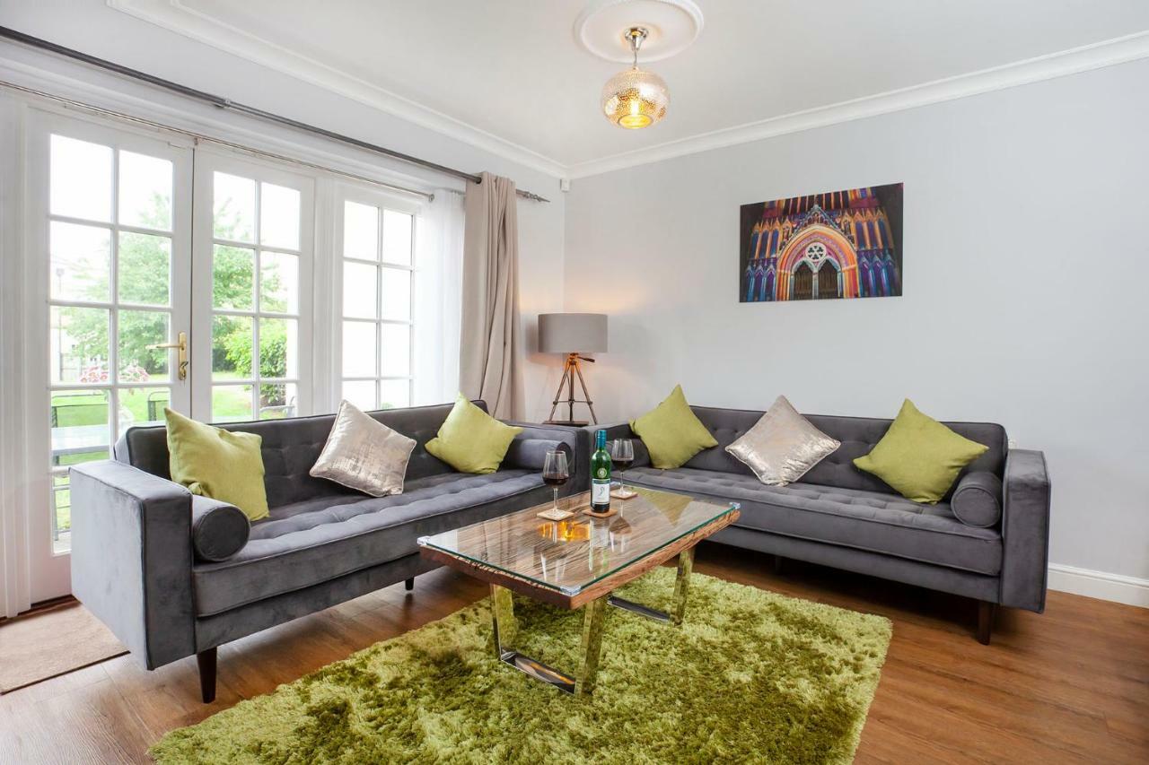 Thomas, Off Leeman Road, Sleeps 9 Villa York Bagian luar foto